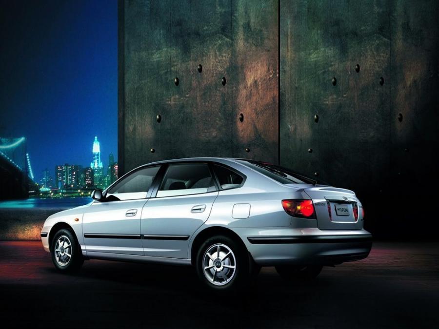  Hyundai Elantra Hatchback 2000 года  (фото 3 из 8)